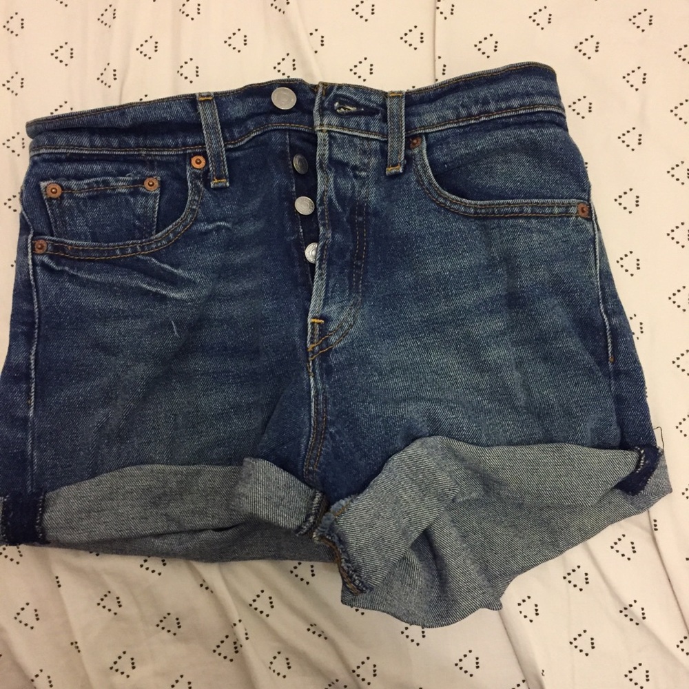 Levi’s high rise wedgie fir shorts